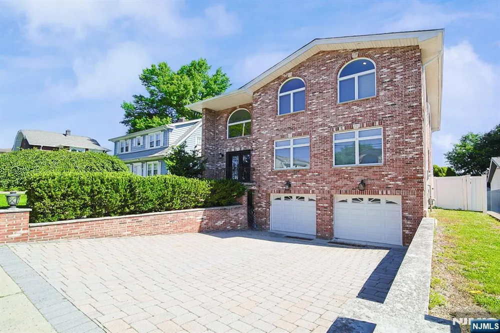 897 Virgil Avenue Ridgefield, NJ 07657