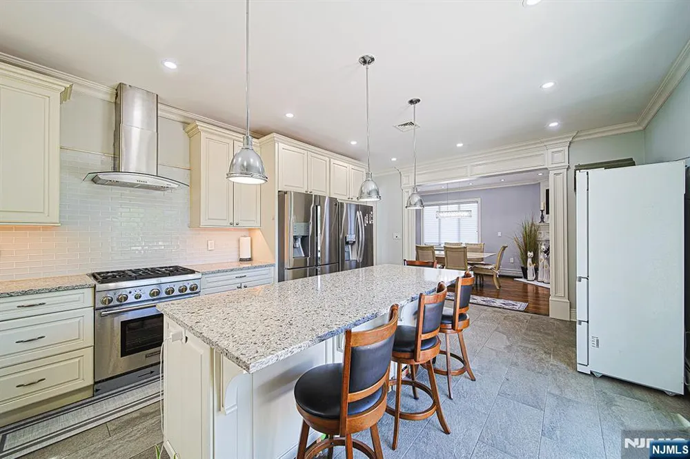 897 Virgil Avenue Ridgefield, NJ 07657
