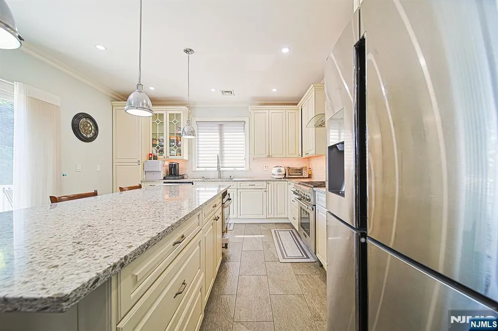 897 Virgil Avenue Ridgefield, NJ 07657