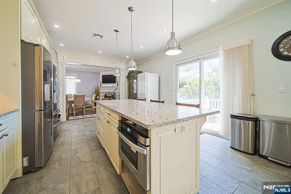 897 Virgil Avenue Ridgefield, NJ 07657