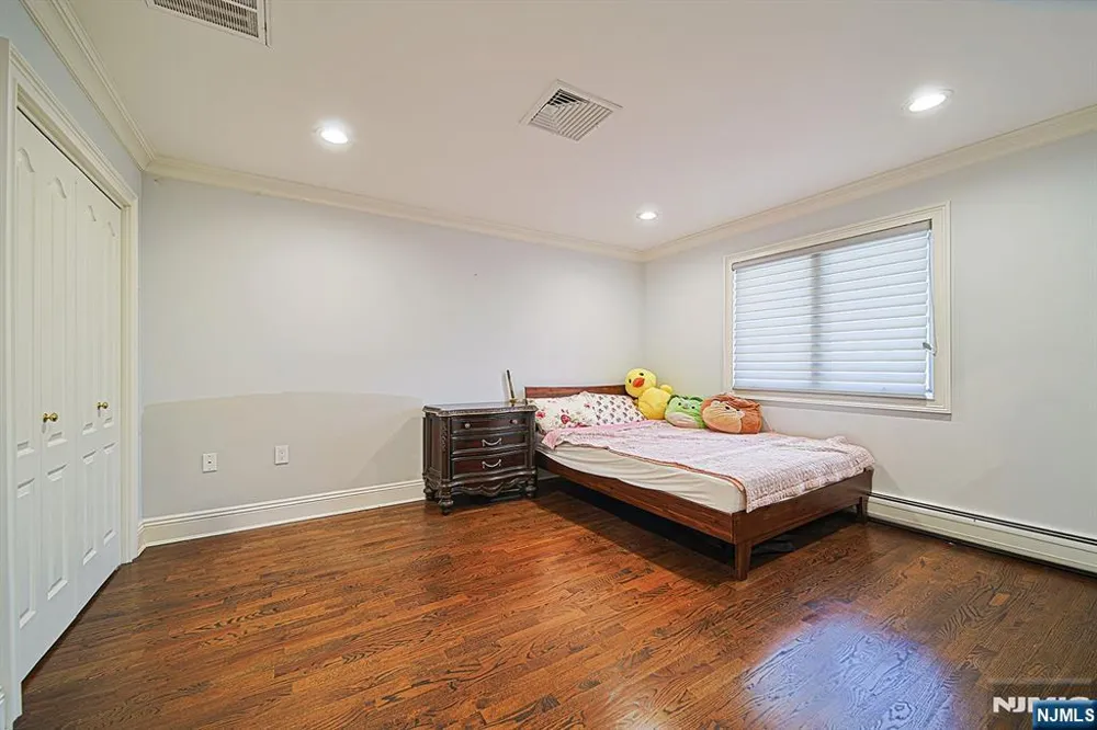 897 Virgil Avenue Ridgefield, NJ 07657