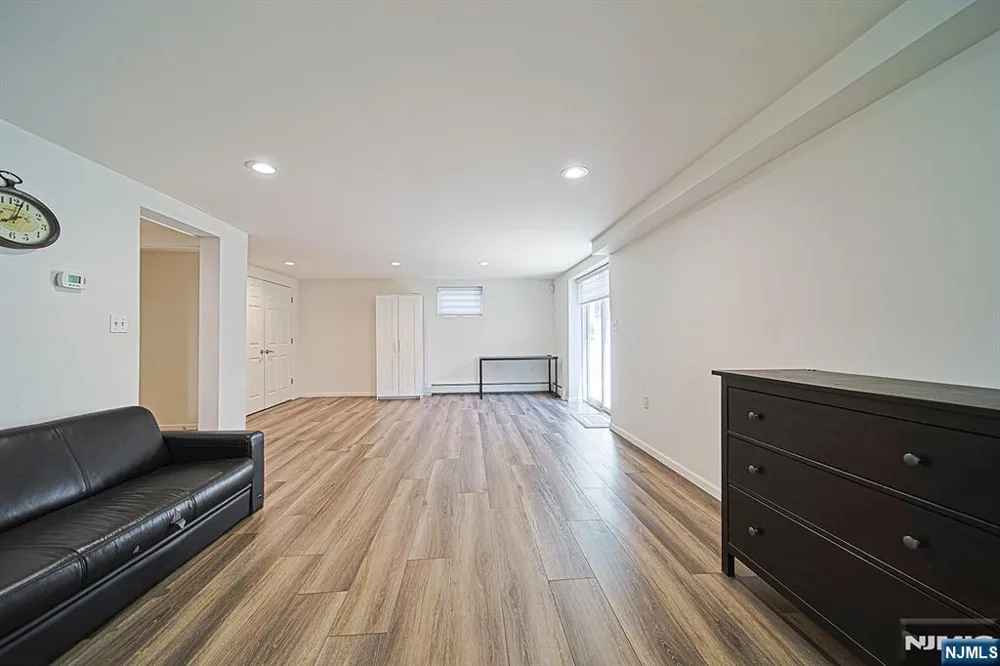 897 Virgil Avenue Ridgefield, NJ 07657