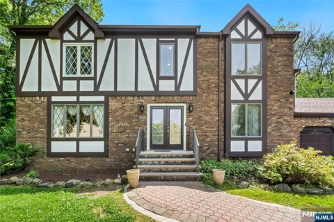 2 Woodside Avenue