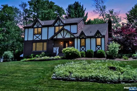16 Weeden Drive