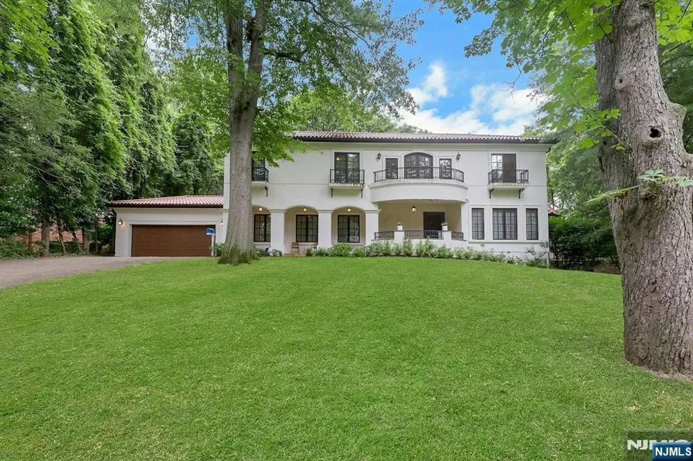 285 Arch Road Englewood, NJ 07631