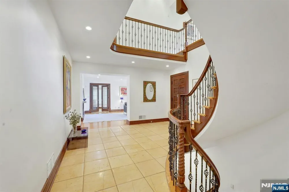 285 Arch Road Englewood, NJ 07631