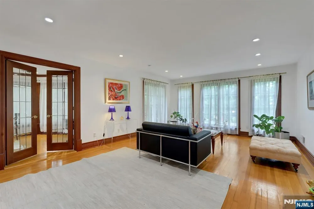 285 Arch Road Englewood, NJ 07631