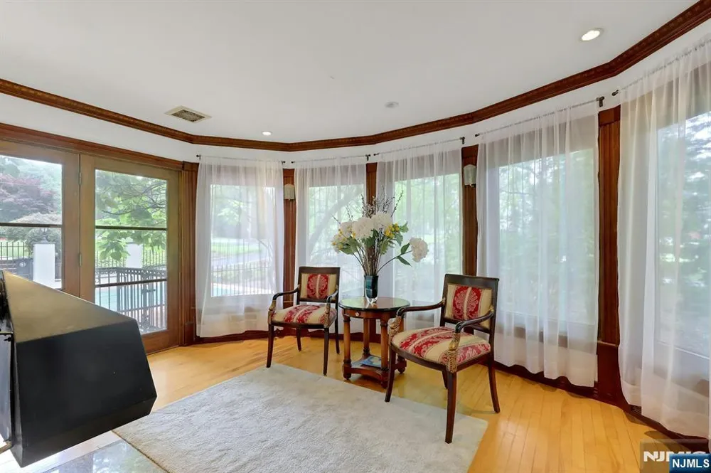 285 Arch Road Englewood, NJ 07631