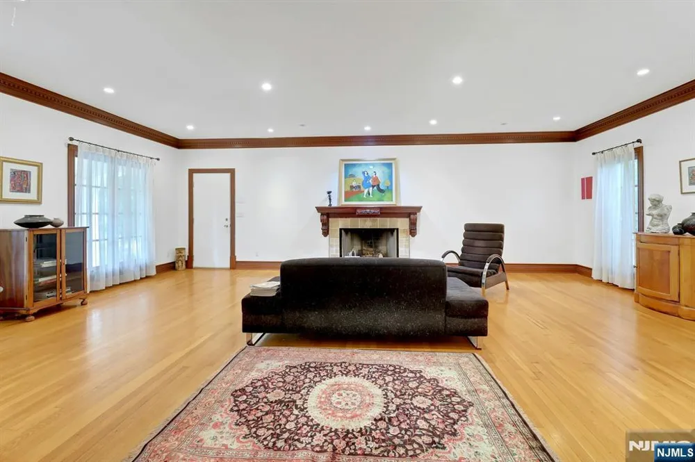 285 Arch Road Englewood, NJ 07631