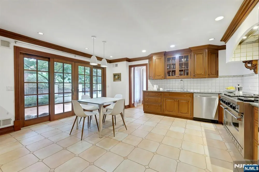 285 Arch Road Englewood, NJ 07631