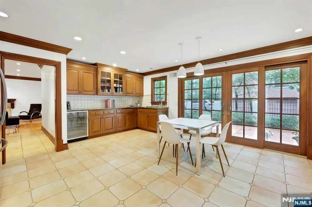 285 Arch Road Englewood, NJ 07631