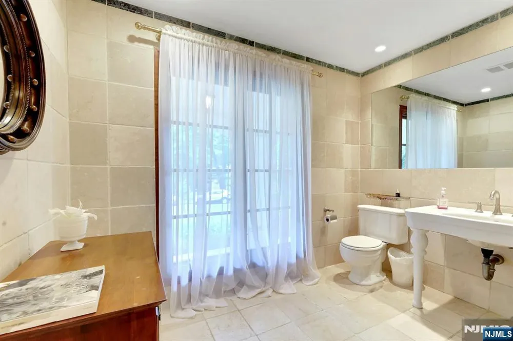 285 Arch Road Englewood, NJ 07631