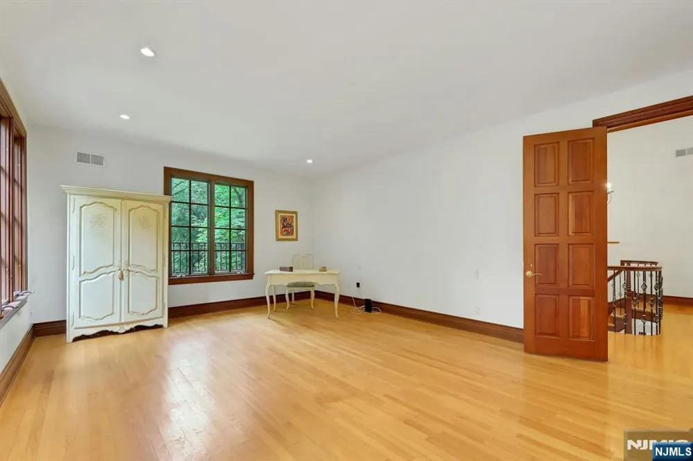 285 Arch Road Englewood, NJ 07631