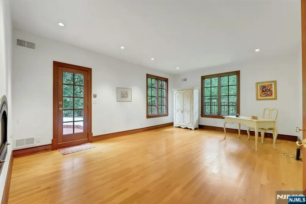 285 Arch Road Englewood, NJ 07631