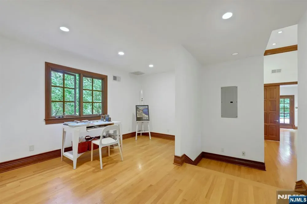285 Arch Road Englewood, NJ 07631