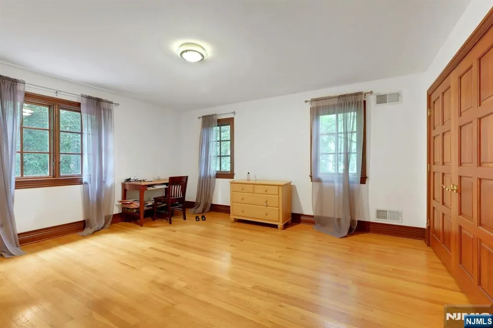 285 Arch Road Englewood, NJ 07631