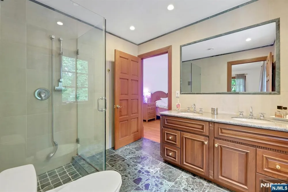 285 Arch Road Englewood, NJ 07631