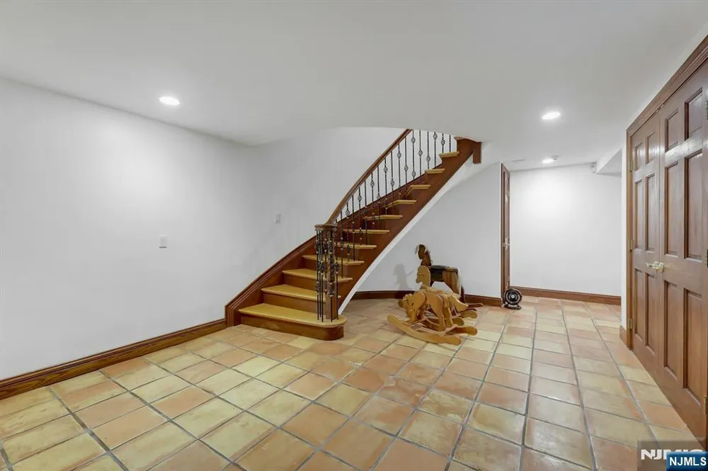 285 Arch Road Englewood, NJ 07631