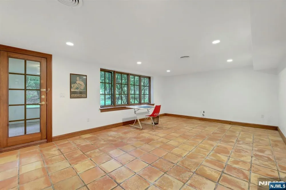 285 Arch Road Englewood, NJ 07631