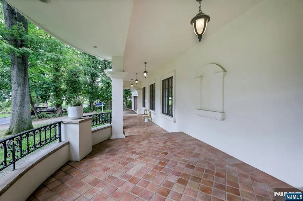 285 Arch Road Englewood, NJ 07631