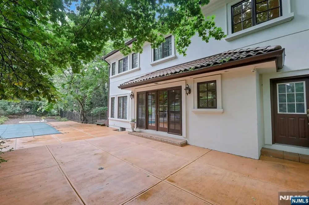 285 Arch Road Englewood, NJ 07631