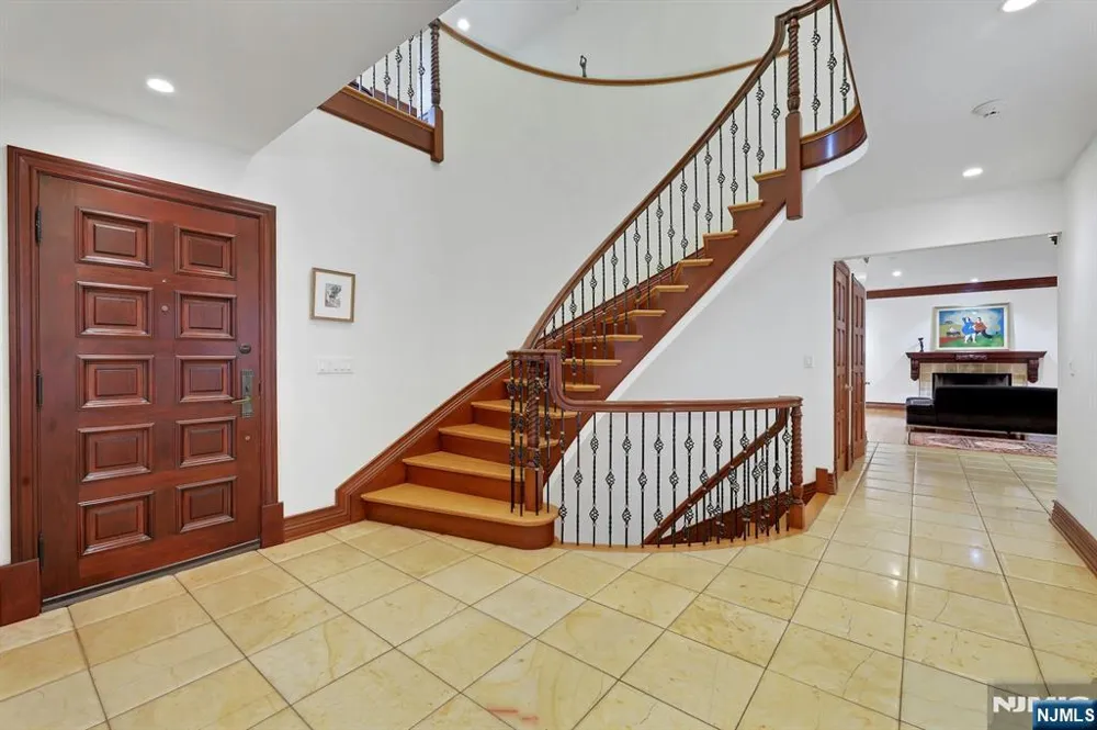 285 Arch Road Englewood, NJ 07631