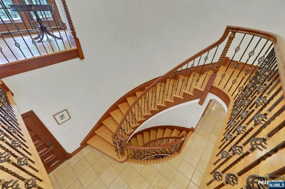285 Arch Road Englewood, NJ 07631