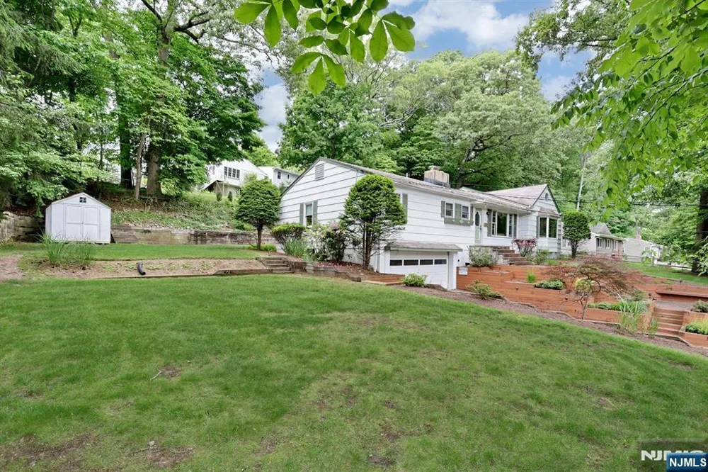 908 N Monroe Street Midland Park, NJ 07432