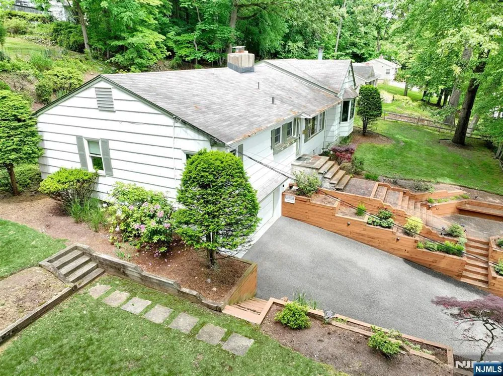 908 N Monroe Street Midland Park, NJ 07432