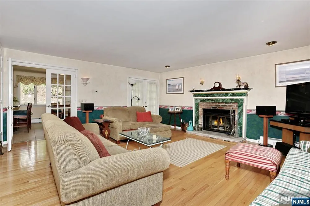 908 N Monroe Street Midland Park, NJ 07432