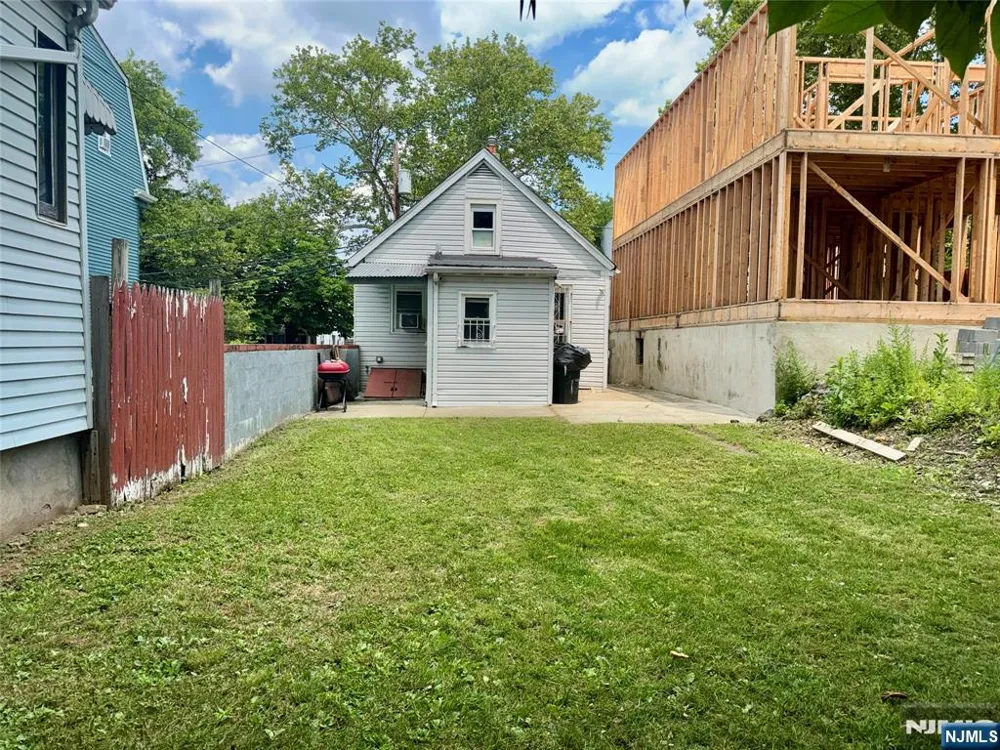 17 Highland Terrace Irvington, NJ 07111