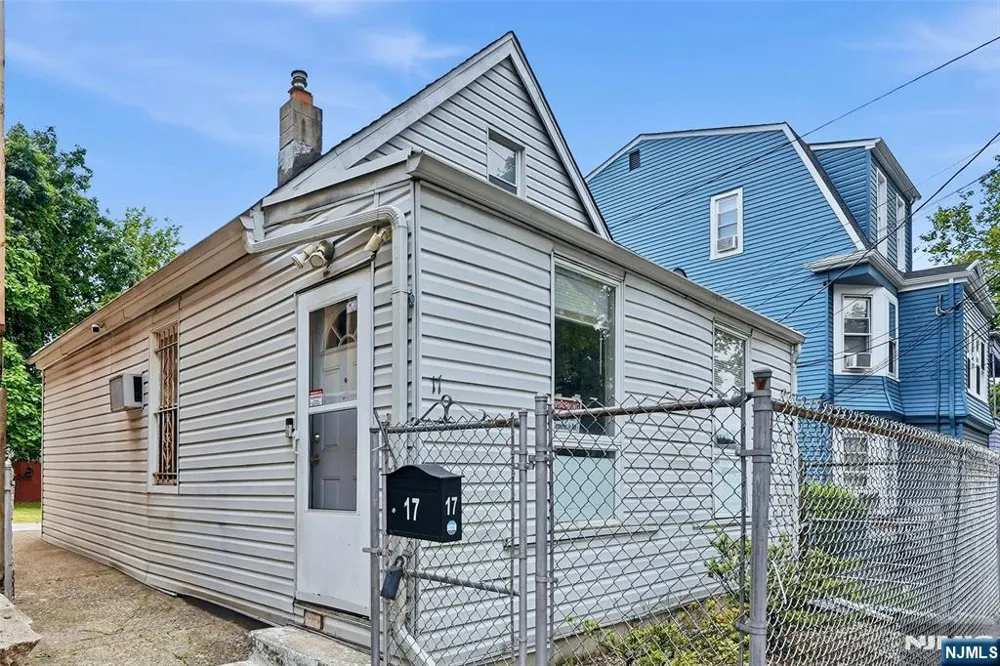 17 Highland Terrace Irvington, NJ 07111