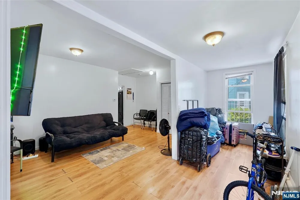 17 Highland Terrace Irvington, NJ 07111