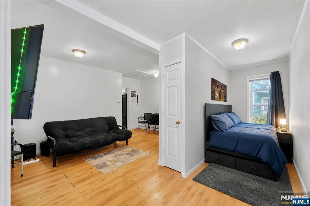 17 Highland Terrace Irvington, NJ 07111
