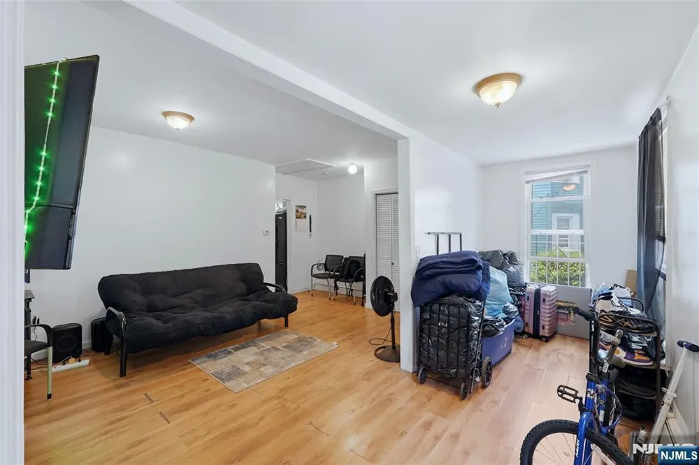 17 Highland Terrace Irvington, NJ 07111