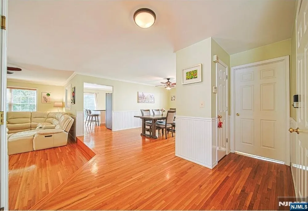 705 Gettysburg Place Paramus, NJ 07652