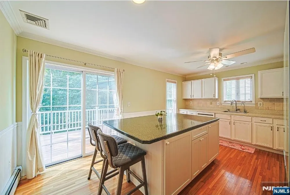 705 Gettysburg Place Paramus, NJ 07652