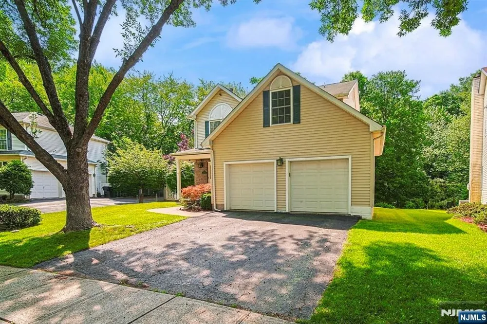 705 Gettysburg Place Paramus, NJ 07652