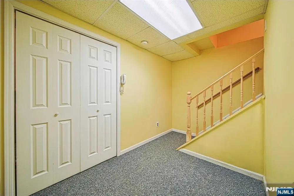705 Gettysburg Place Paramus, NJ 07652