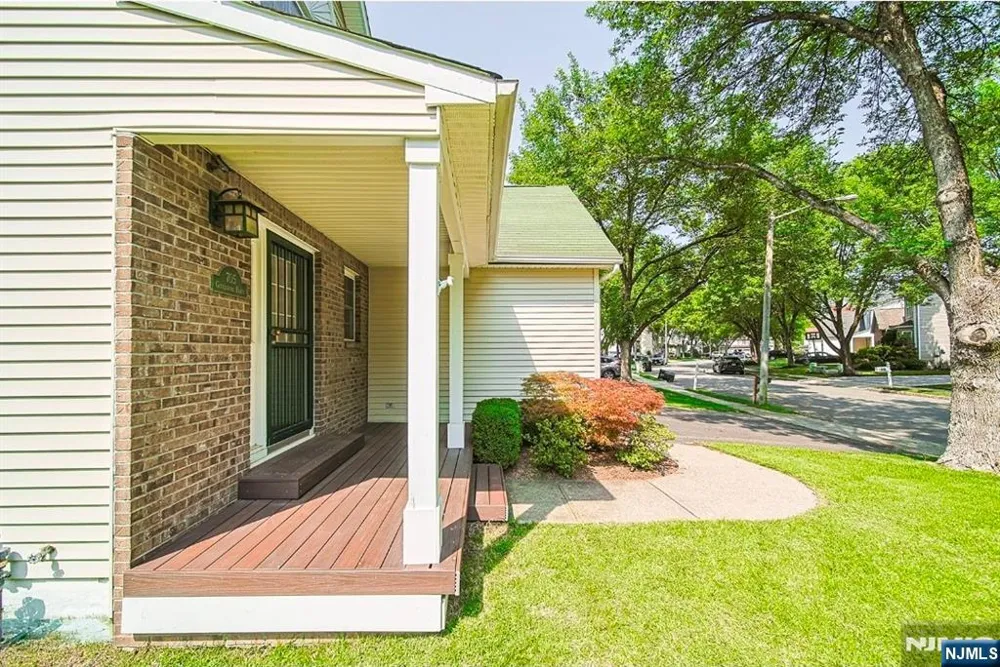 705 Gettysburg Place Paramus, NJ 07652