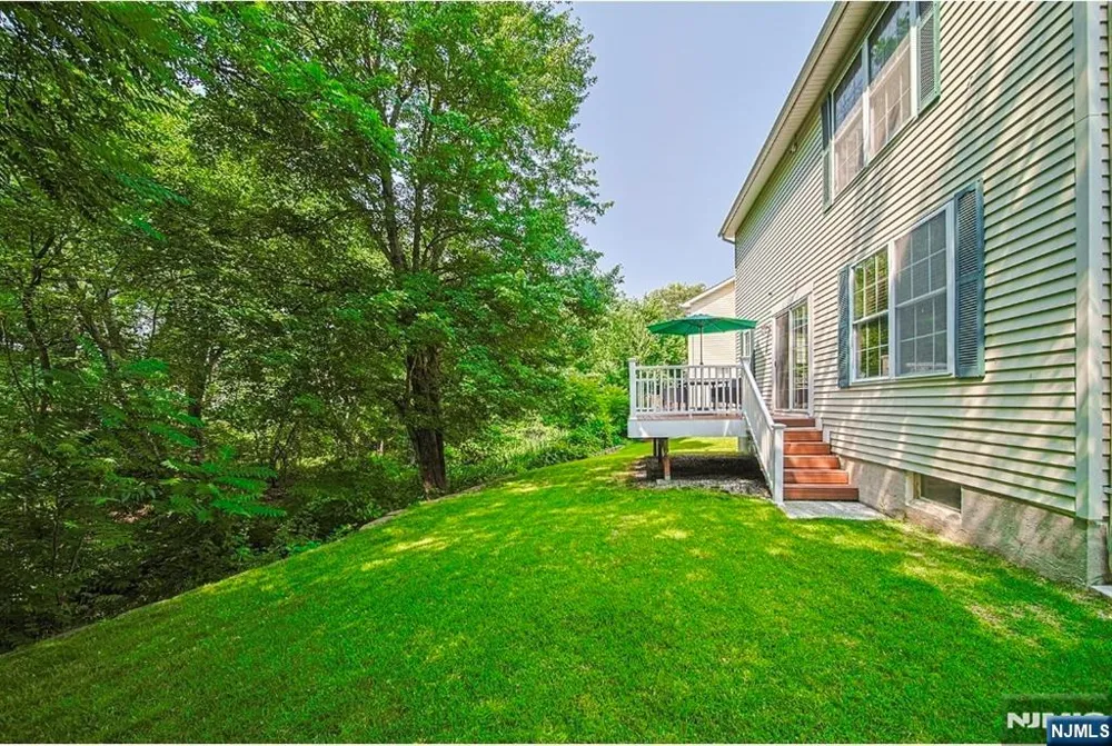 705 Gettysburg Place Paramus, NJ 07652