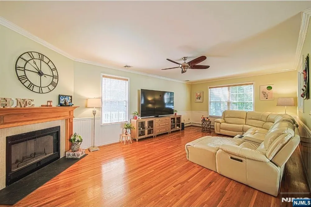 705 Gettysburg Place Paramus, NJ 07652