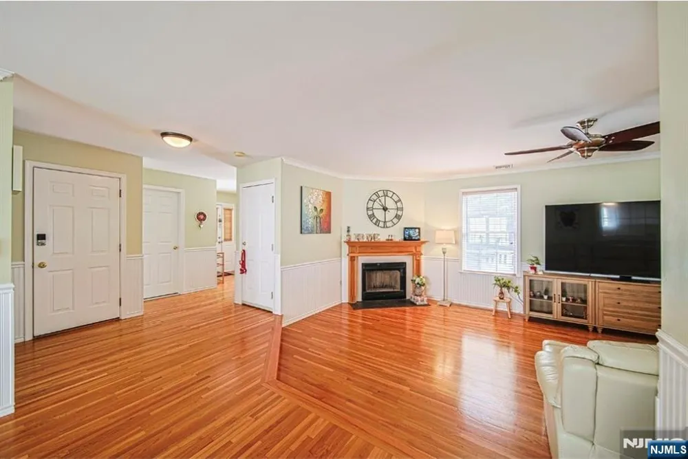 705 Gettysburg Place Paramus, NJ 07652
