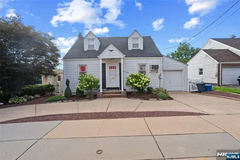 38 Hackensack Street