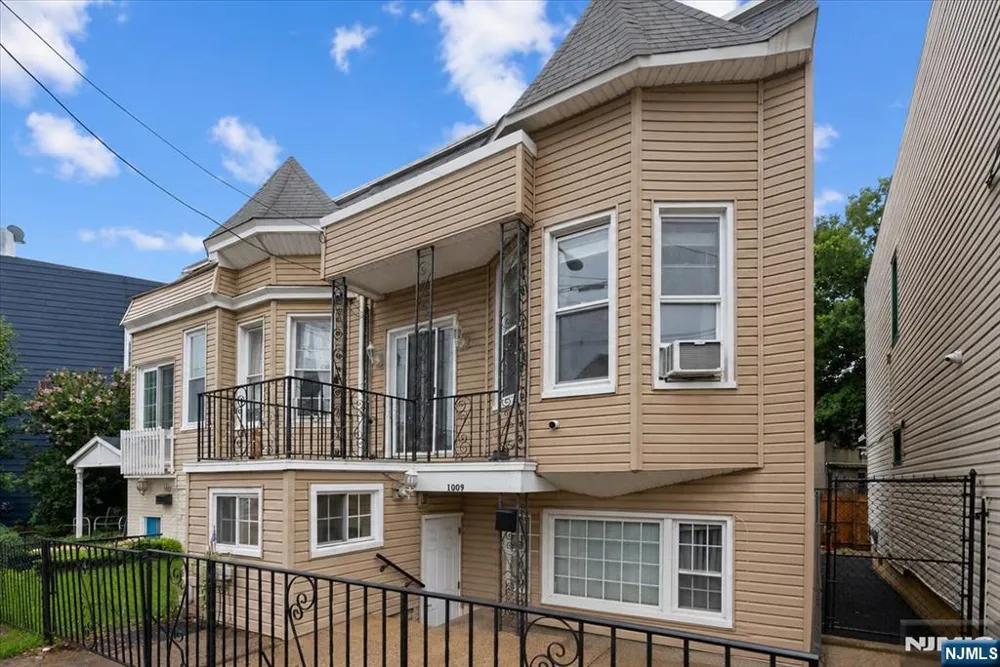 1009 Paterson Plank Road North Bergen, NJ 07047