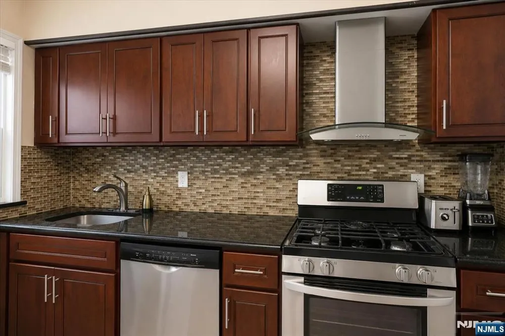 1009 Paterson Plank Road North Bergen, NJ 07047