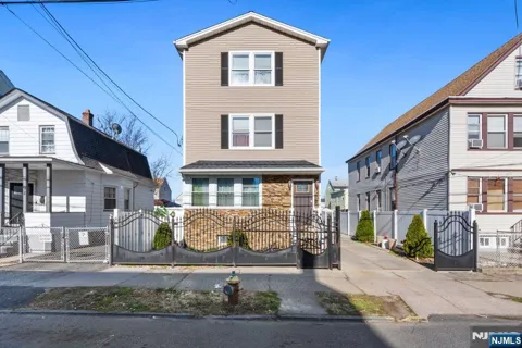 88-90 18th Street
