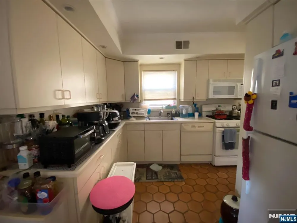 81 5th Street Cresskill, NJ 07626