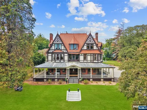 30 N Mountain Avenue
