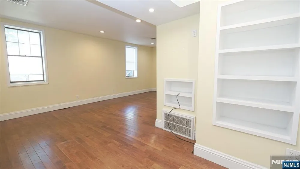 186 School Street Northvale, NJ 07647